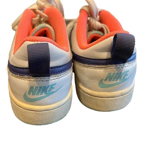 Nike girls shoes size 5y - Picture 4 of 5
